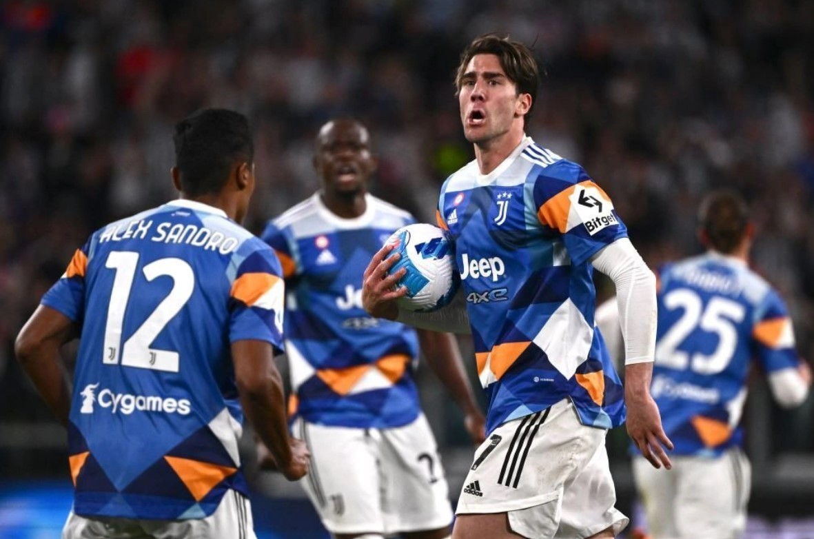 Vlahovic giải cứu Juventus ở phút 90+5 - Bóng Đá