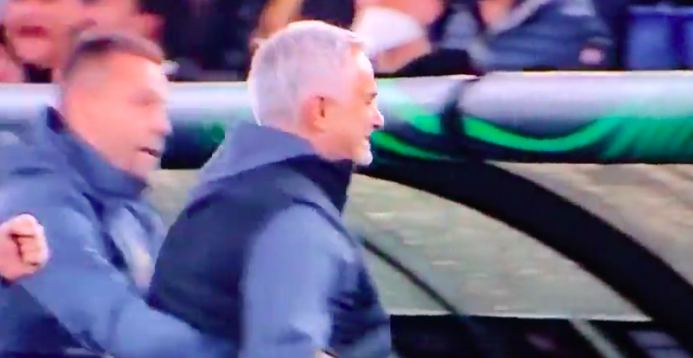 Khoảnh khắc bật khóc nức nở gây xúc động của Jose Mourinho - Bóng Đá