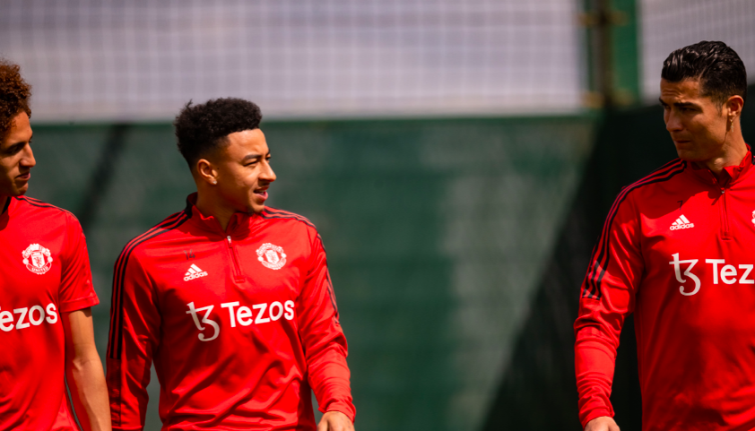 Kẻ thừa mạnh mẽ trên sân tập M.U, Ronaldo thể hiện quyết tâm trước ngày hạ màn - Bóng Đá
