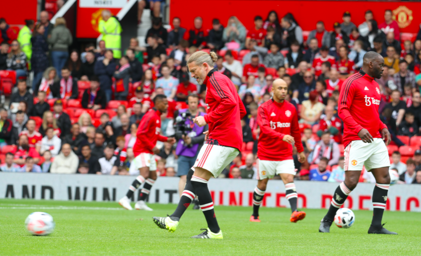 Berbatov ghi bàn, huyền thoại M.U vẫn thất bại trước Liverpool - Bóng Đá