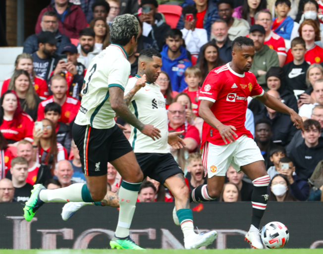 Berbatov ghi bàn, huyền thoại M.U vẫn thất bại trước Liverpool - Bóng Đá