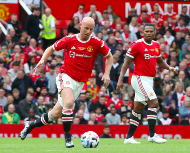 Berbatov ghi bàn, huyền thoại M.U vẫn thất bại trước Liverpool - Bóng Đá