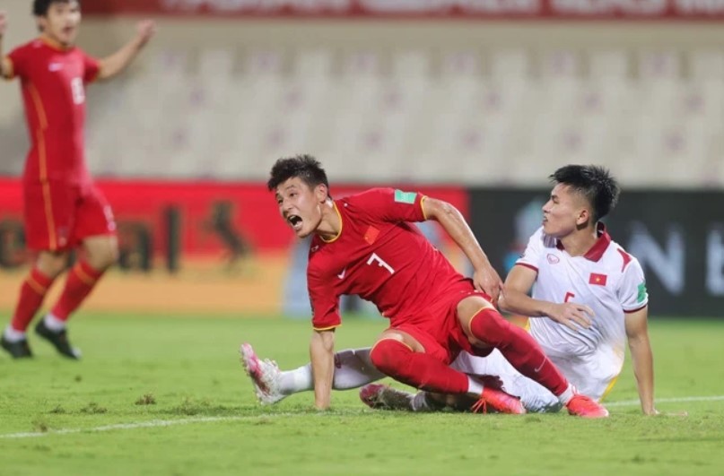 'Van Dijk Việt Nam' và sự vươn lên từ nỗi buồn Trung Quốc - Bóng Đá