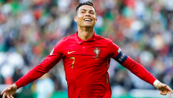 Messi ghi 5 bàn, Ronaldo lập cú đúp nhưng hỏng ăn ở khoảng cách 5m - Bóng Đá
