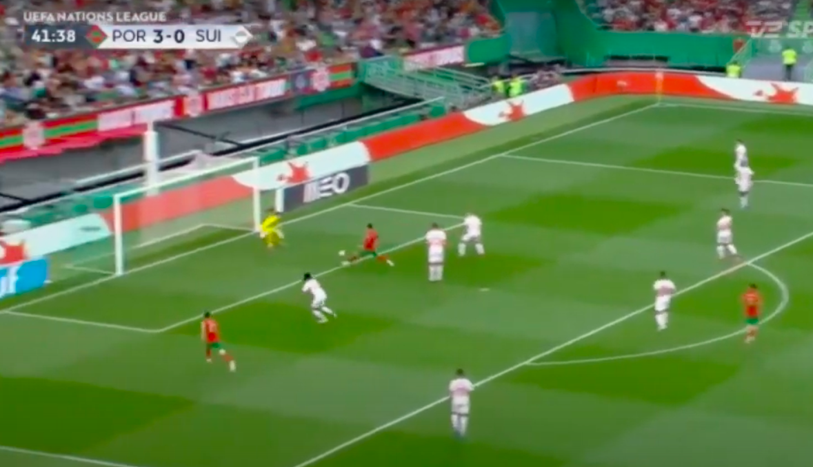 Messi ghi 5 bàn, Ronaldo lập cú đúp nhưng hỏng ăn ở khoảng cách 5m - Bóng Đá
