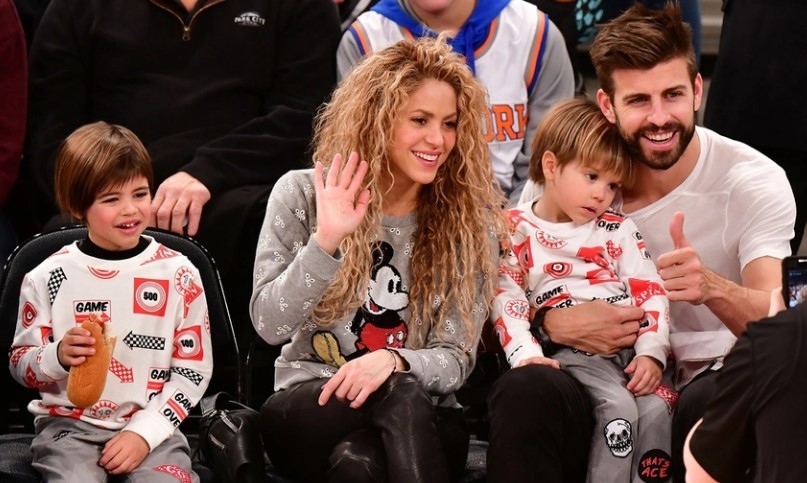 Pique từ chối đề nghị hàng triệu USD của Shakira - Bóng Đá
