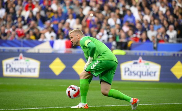 Kasper Schmeichel đồng ý rời Leicester - Bóng Đá