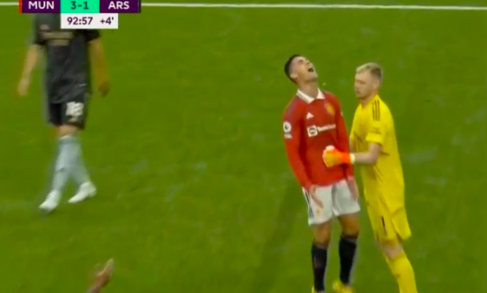 Ronaldo bực bội với Fernandes khi chuyền không đúng ý - Bóng Đá