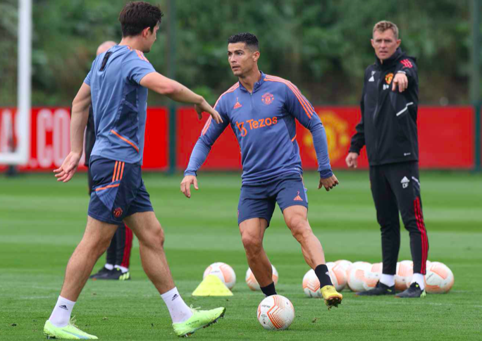 Ronaldo cực căng trên sân tập,  - Bóng Đá
