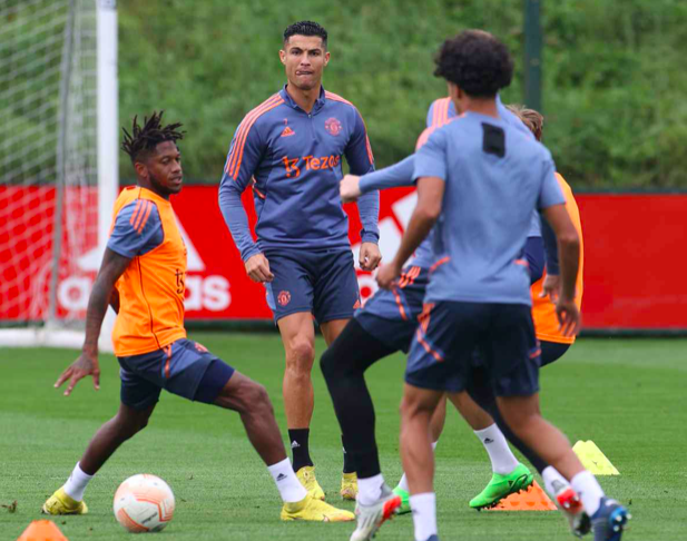 Ronaldo cực căng trên sân tập,  - Bóng Đá