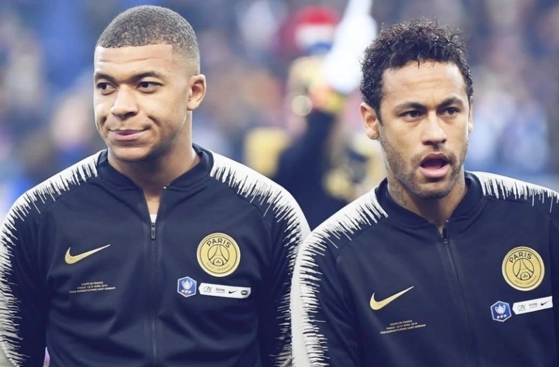 Neymar bỏ đi khi được hỏi về Mbappe - Bóng Đá