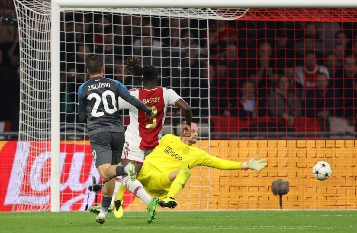 Napoli đè bẹp Ajax - Bóng Đá