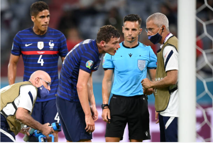 Sao tuyển Pháp bất tỉnh 10 giây - Bóng Đá