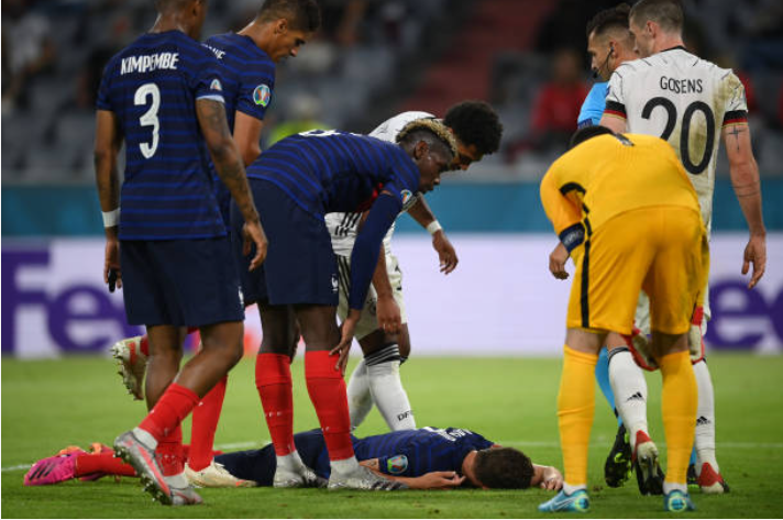 Sao tuyển Pháp bất tỉnh 10 giây - Bóng Đá