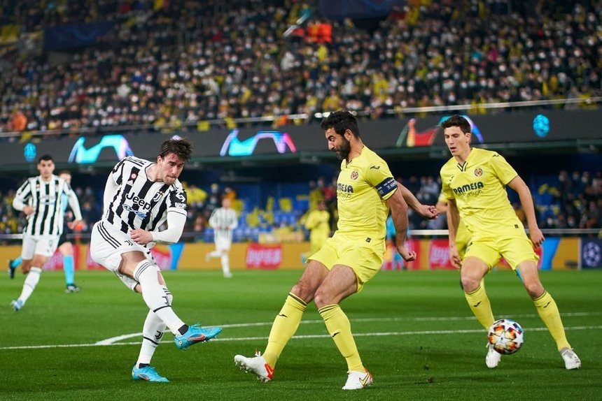 Vlahovic ghi bàn trong lần đầu ra sân ở Champions League - Bóng Đá
