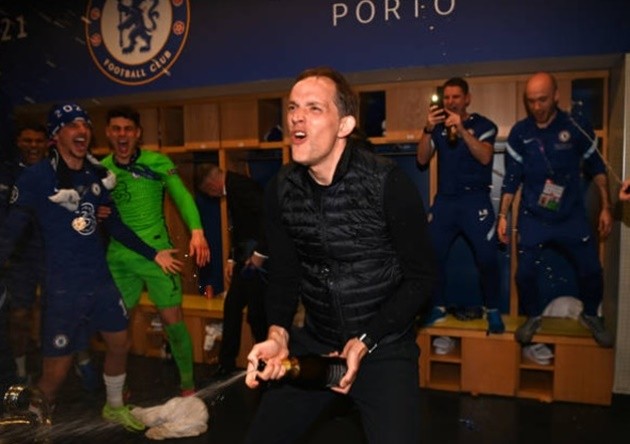 Tuchel ăn mừng điên cuồng trong phòng thay đồ Chelsea - Bóng Đá