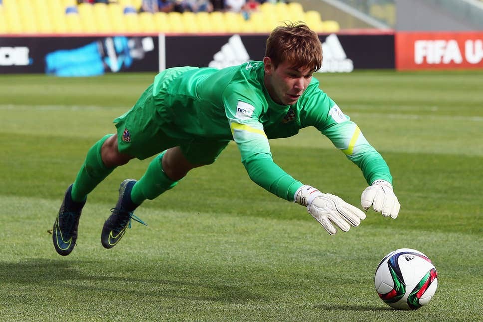 10 thủ môn trẻ nhất ra sân tại Champions League: Có De Gea; Số 1 quá 'sốc' - Bóng Đá