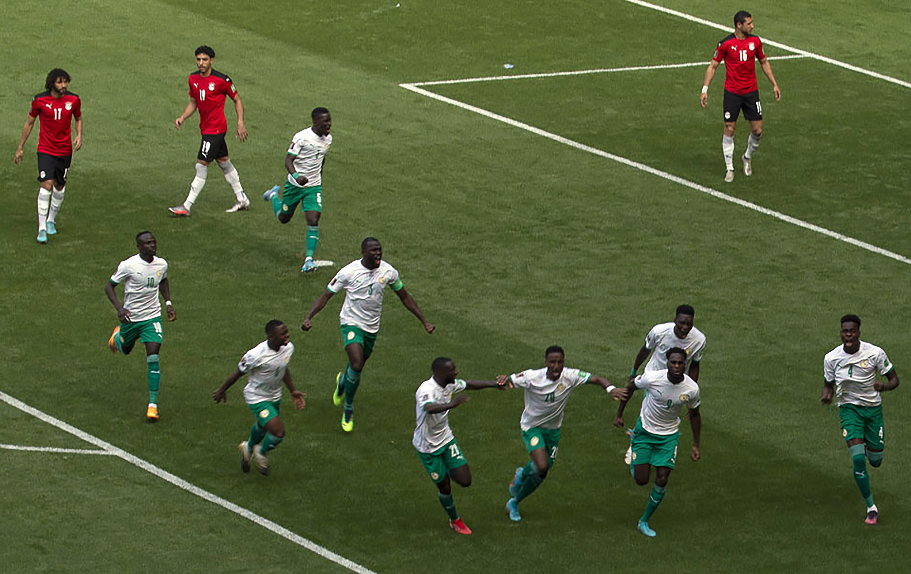 Salah đá hỏng 11m, Ai Cập bị loại khỏi World Cup bởi kịch bản cũ - Bóng Đá