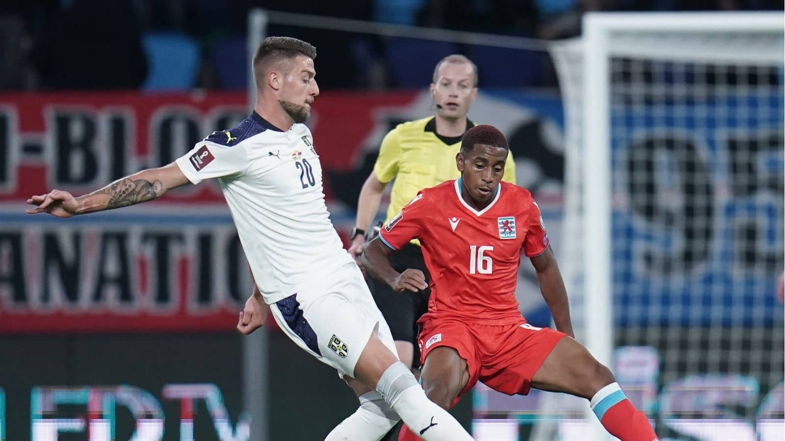 Manchester United have made an initial bid worth £50million for Lazio midfielder Sergej Milinkovic-Savic - Bóng Đá