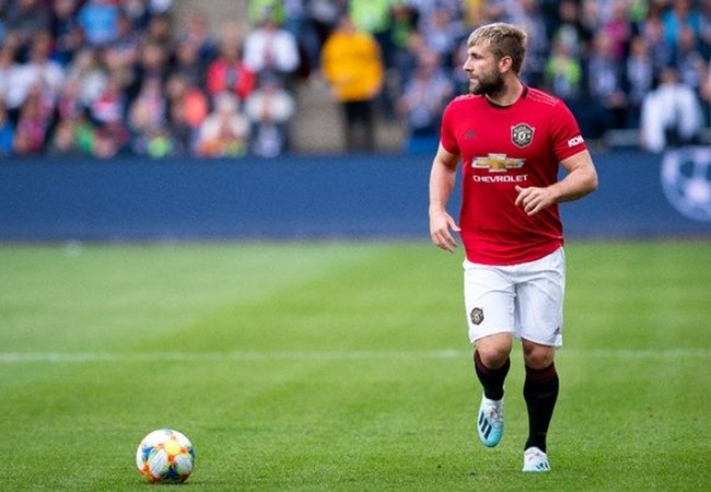Manchester United defender wins hearts with kind gesture towards Carrington staff - Bóng Đá