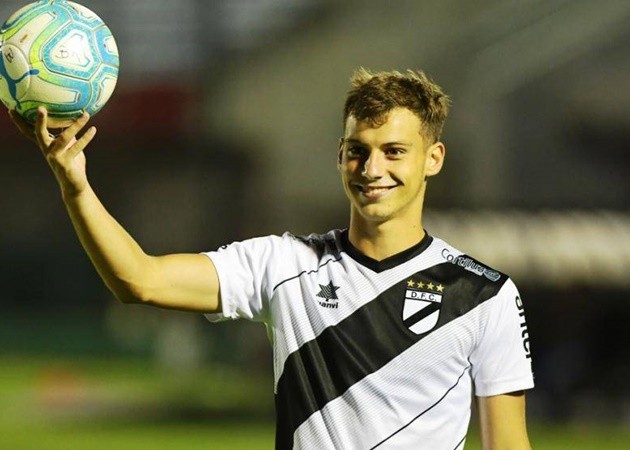 Bùng nổ, 'ngọc quý' được Barca theo đuổi phá kỷ lục của Pele ở tuổi 16 - Bóng Đá