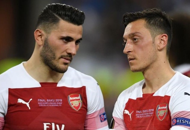 Dramatic moment Arsenal’s Sead Kolasinac lunges at blade-wielding moped thugs as they attempt to rob him and pal Ozil - Bóng Đá