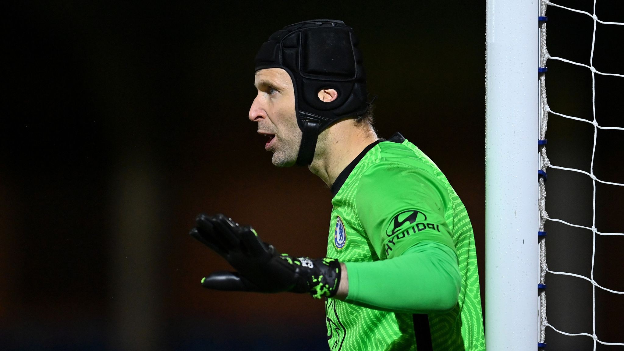 Cech có màn trở lại đáng quên, 