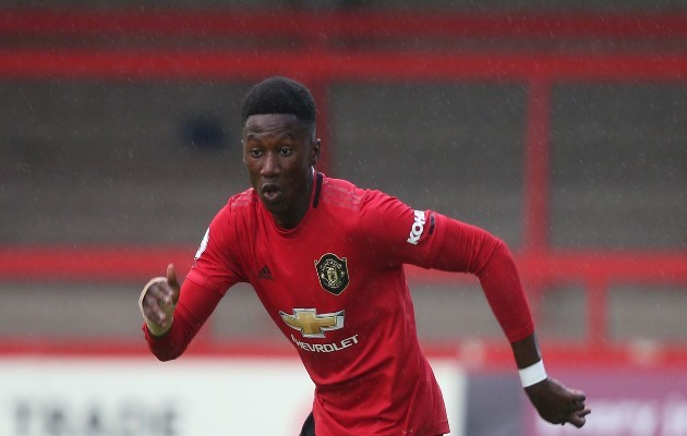 Man utd loan out Di'Shon Bernard, Ethan Laird and Arnau Puigmal stays - Bóng Đá
