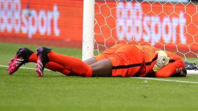 Édouard Mendy has kept 8 clean sheets in 11 Champions League games this season. No goalkeeper has ever kept nine in their debut campaign - Bóng Đá