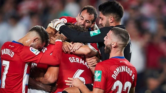 Granada top La Liga after stunning start by newly-promoted side - Bóng Đá