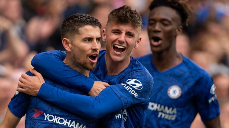 Chỉ 1 bức ảnh, đủ để thấy sự khác biệt giữa Man Utd và Chelsea - Bóng Đá