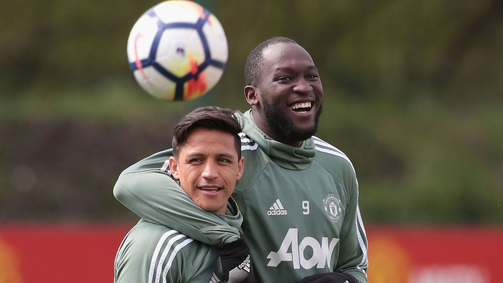 Bạn đã hiểu vì sao M.U không mua tiền đạo dù chia tay Lukaku và Sanchez? - Bóng Đá