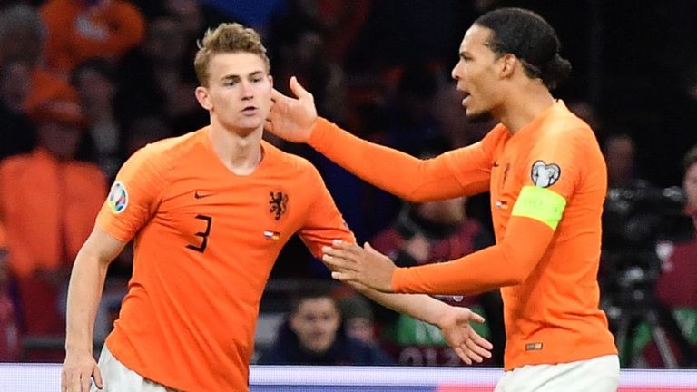  Virgil van Dijk and Matthijs de Ligt, but they can make mistakes  - Bóng Đá