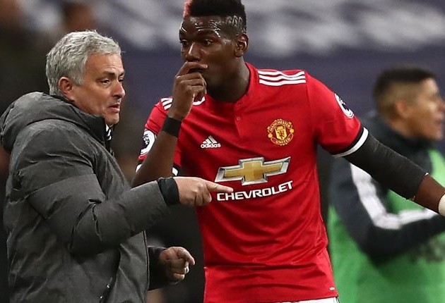  Injured Pogba arrives back in Heathrow with his partner and baby son as Man Utd prepare to face Astana in Europa League - Bóng Đá