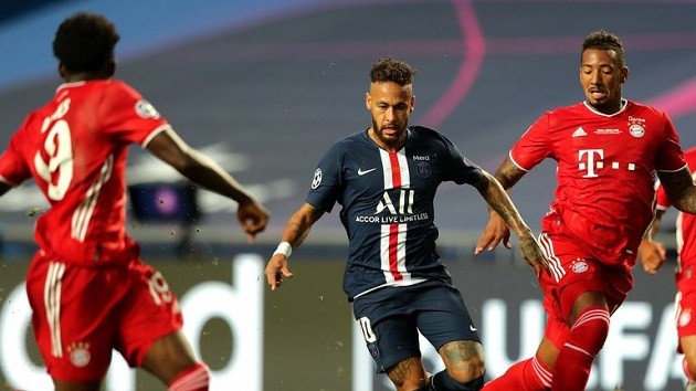 ROLES REVERSED Neymar consoles David Alaba  - Bóng Đá