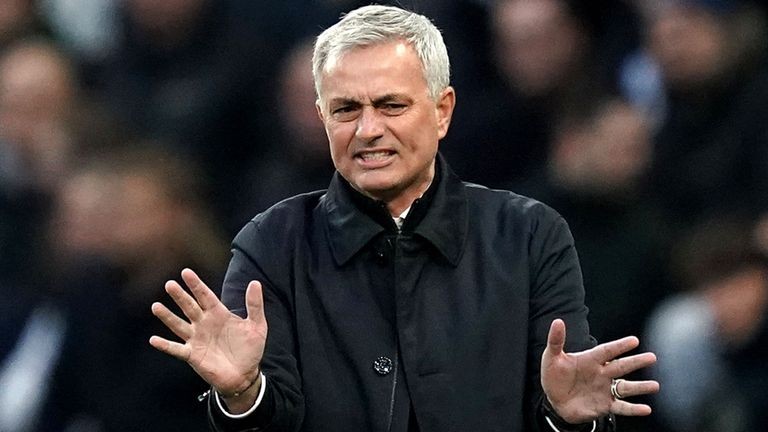 Fellaini set for Premier League return with Mourinho's Spurs - Bóng Đá