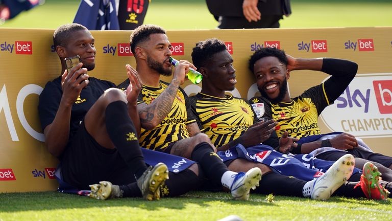 Trở lại Premier League, tân binh mở hội ăn mừng - Bóng Đá