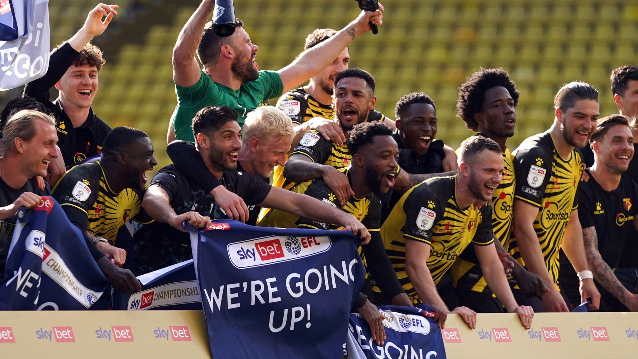 Trở lại Premier League, tân binh mở hội ăn mừng - Bóng Đá