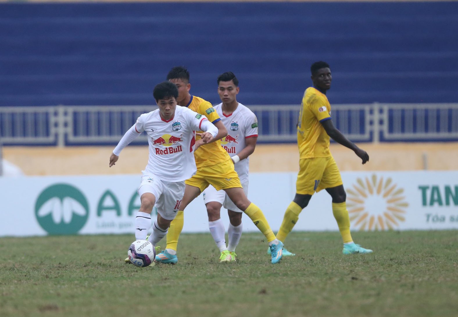 V-League lao đao vì Covid-19: Thầy Park hy vọng vào đâu - Bóng Đá