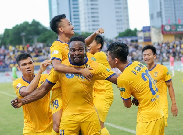 Vòng 7 V-League: HAGL thăng hoa; Ngôi đầu đổi chủ - Bóng Đá