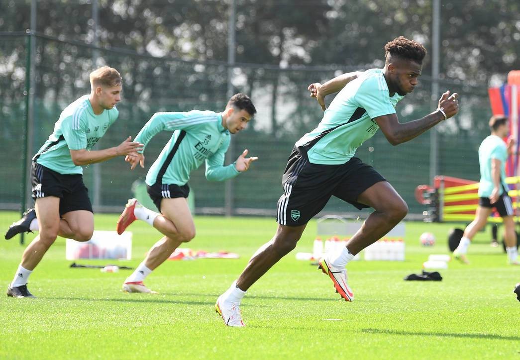 Cú hích lớn xuất hiện, tân binh đầy mạnh mẽ trên sân tập Arsenal - Bóng Đá