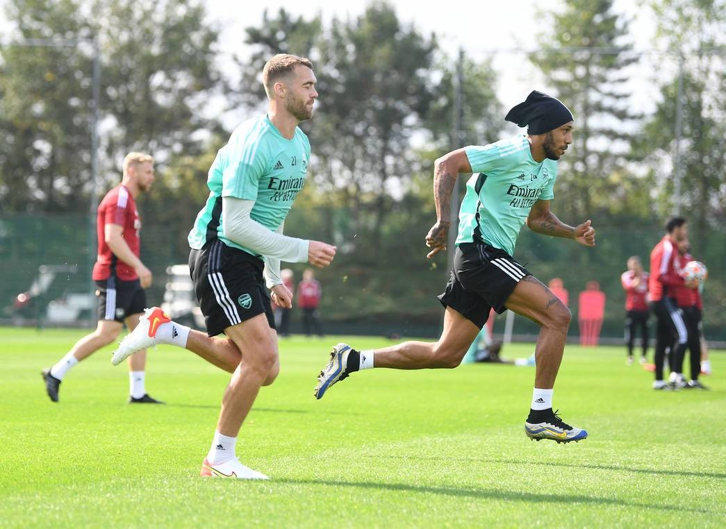 Cú hích lớn xuất hiện, tân binh đầy mạnh mẽ trên sân tập Arsenal - Bóng Đá