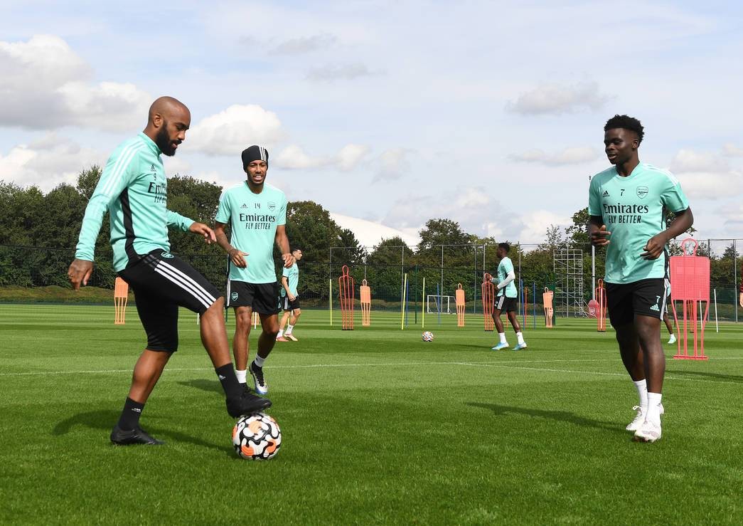 Bầu không khí tuyệt vời trên sân tập, tân binh Arsenal cười tươi rói - Bóng Đá