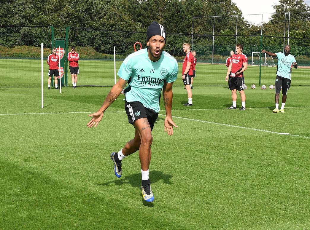 Bầu không khí tuyệt vời trên sân tập, tân binh Arsenal cười tươi rói - Bóng Đá