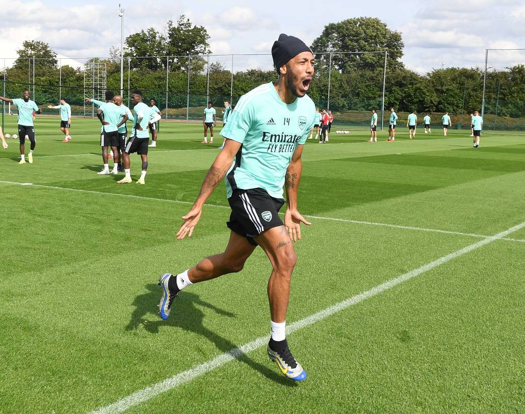 Bầu không khí tuyệt vời trên sân tập, tân binh Arsenal cười tươi rói - Bóng Đá