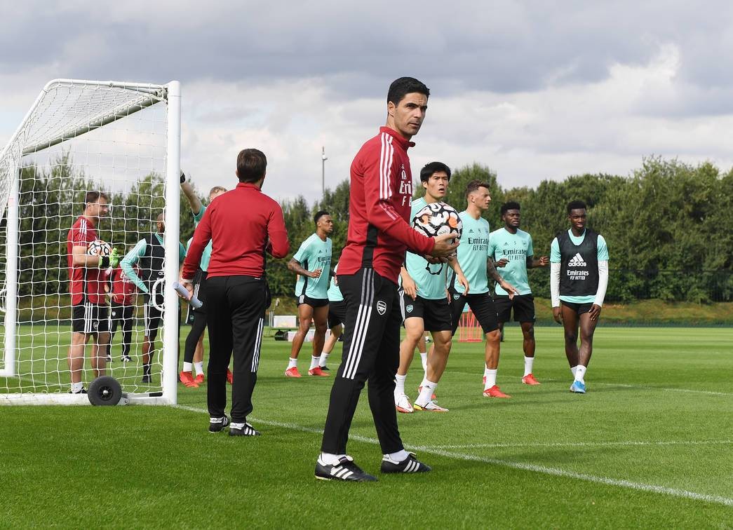 Bầu không khí tuyệt vời trên sân tập, tân binh Arsenal cười tươi rói - Bóng Đá