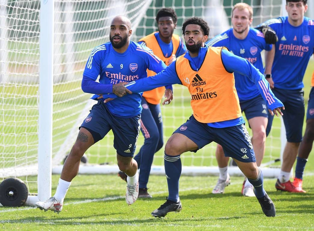 Aubameyang xuất hiện với diện mạo mới, nỗi ám ảnh của Arsenal lại ùa về - Bóng Đá