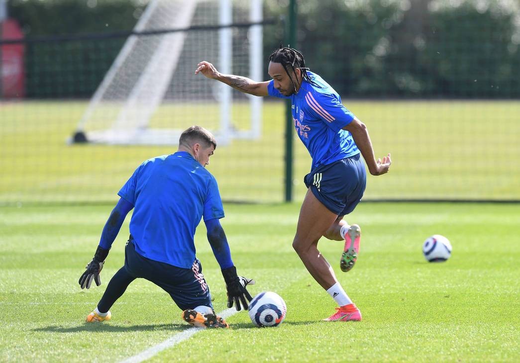 Aubameyang xuất hiện với diện mạo mới, nỗi ám ảnh của Arsenal lại ùa về - Bóng Đá