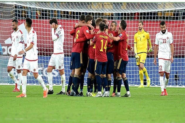 Malta coach ‘knocks himself out’ on dugout and does not remember second half of Spain loss - Bóng Đá