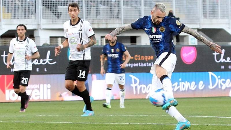 Inter và Milan cùng thắng, cuộc đua vô địch Serie A cực căng - Bóng Đá